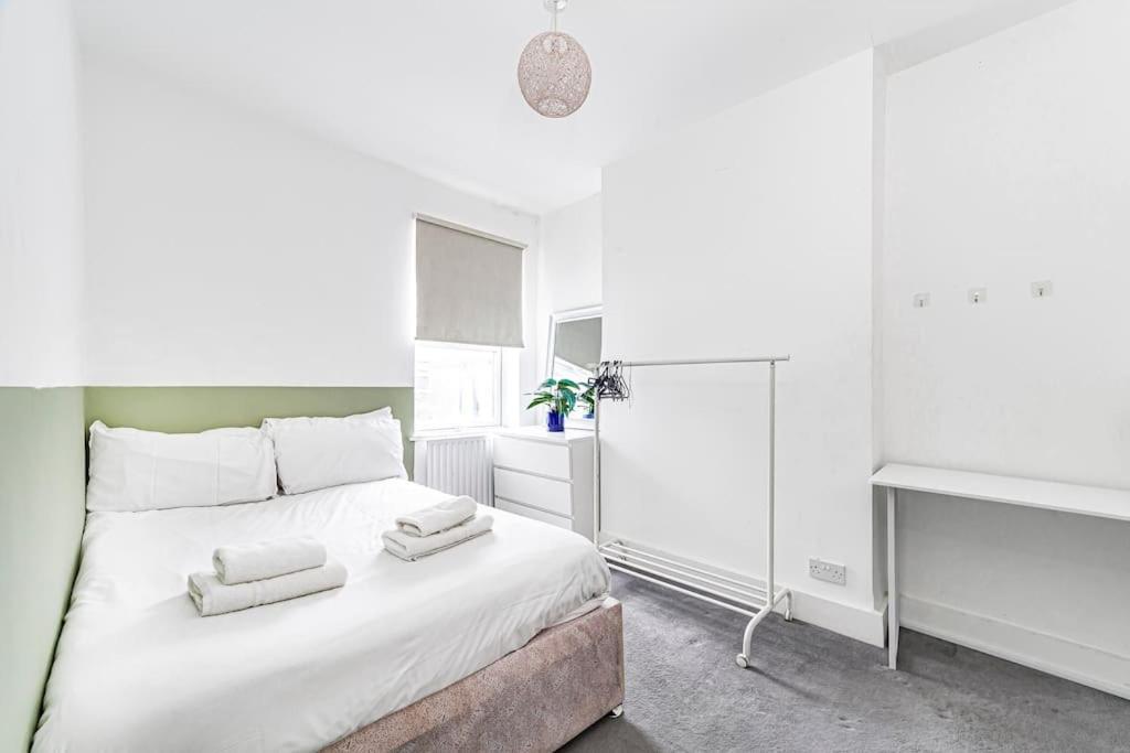Spacious & Chic 3-bed House Near Central Londen