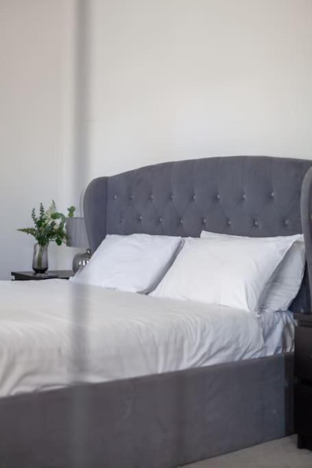 Spacious & Chic 3-bed House Near Appartement