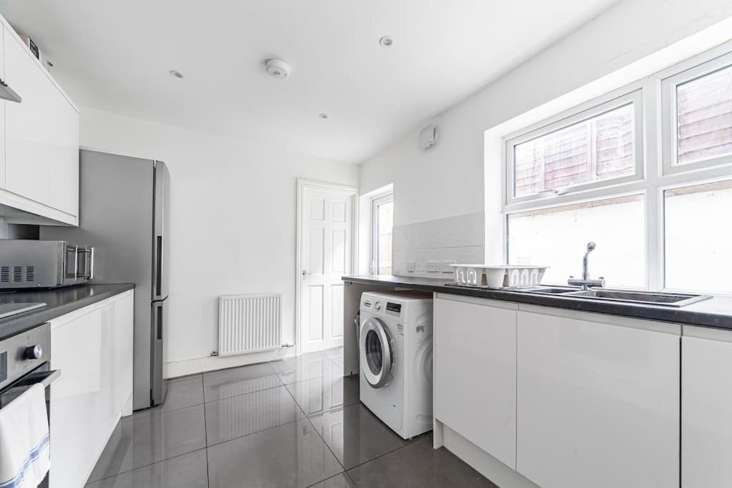 Appartement Spacious & Chic 3-bed House Near *