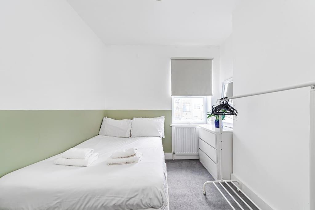 Apartamento Spacious & Chic 3-bed House Near